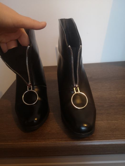 Botine negre cu fermoar mar. 36