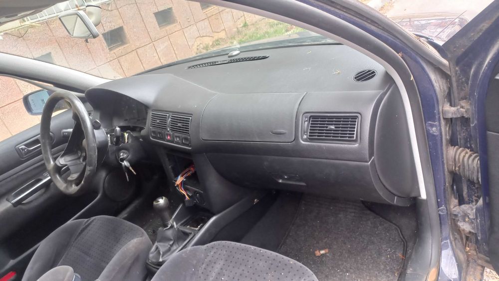 Фолксваген Голф 4  1.6