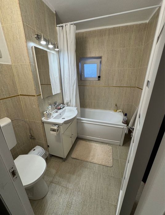Camera de inchiriat in apartament 3 camere