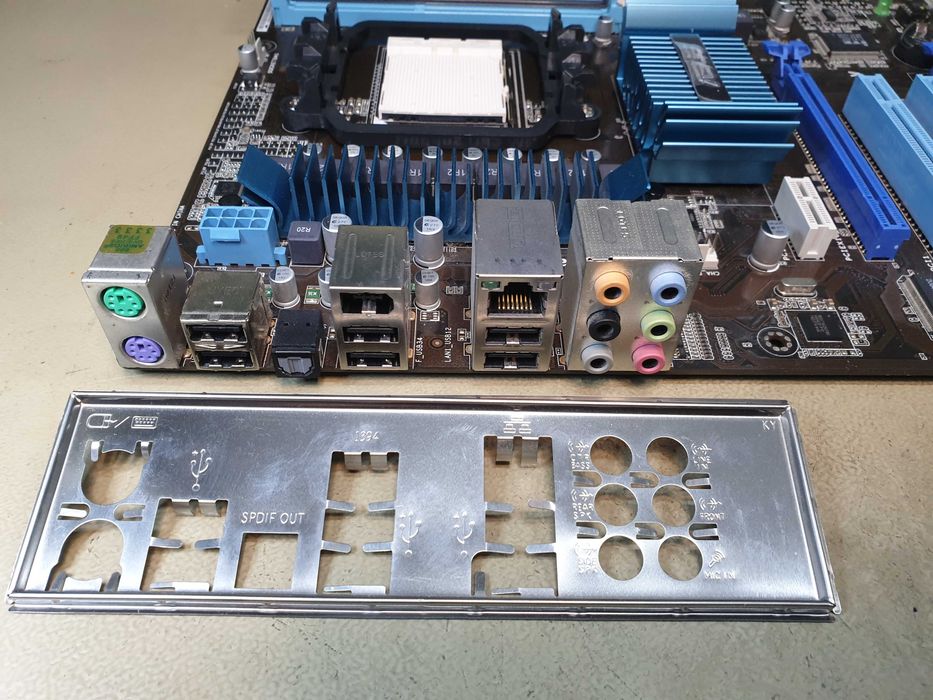 placa de baza ASUS M4N75TD, socket AM3, la cutie + accesorii