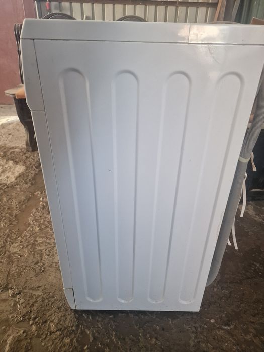 Продаётся стиральная машина  Midea