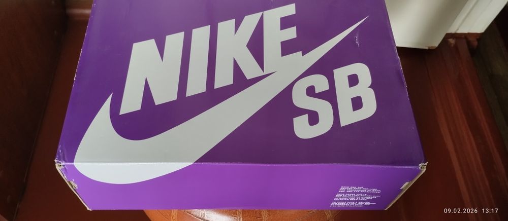 Фирменные  кроссовки   с Америки  NIKE. - большой размер.