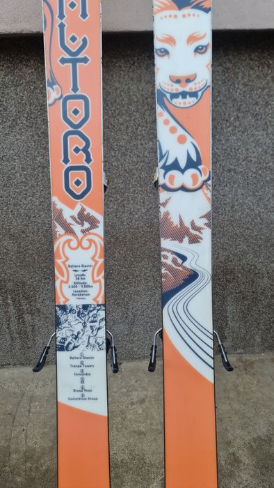 Schiuri/ Ski de TURĂ DYNAFIT de 176 cm