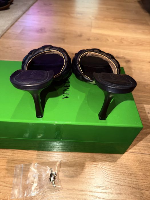Saboti Bottega Veneta, marimea 37 , utilizati. In stare impecabila.