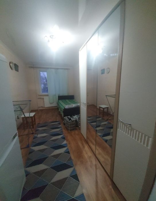 Продам двухкомнатную.   Авторынок.