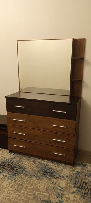 Спальный гарнитур,и телевизор