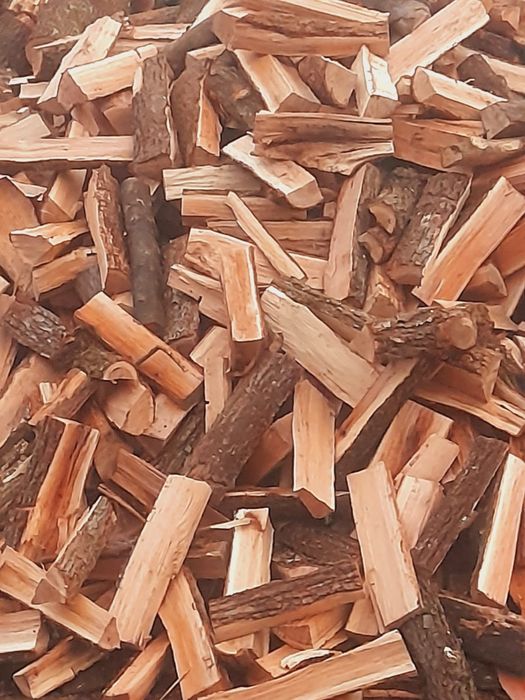 Lemne de foc sparte si uscate,esență tare. Livrare gratuita în tot jud