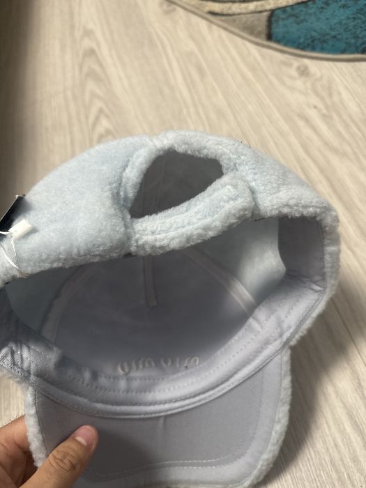 Sapca miu miu baby blue cu puf