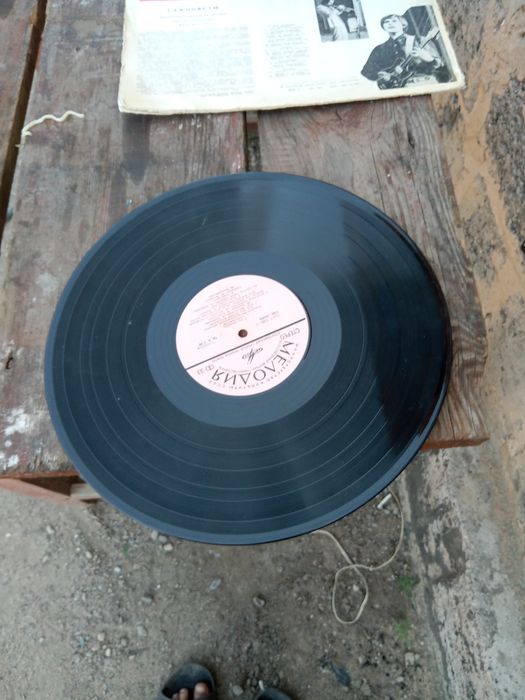 У нас молодых самоцветы