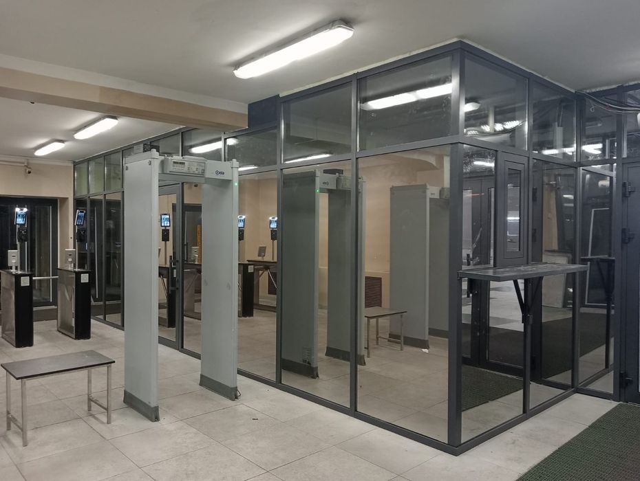 Установка окон витражей