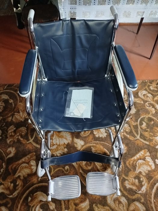 Инвалидное кресло-коляска.