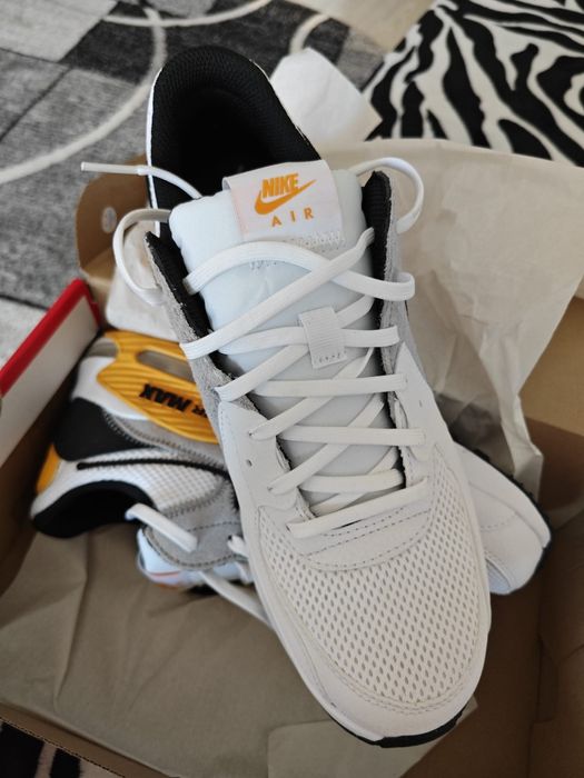 Vând adidași NIKE AirMax noi. Nrv42