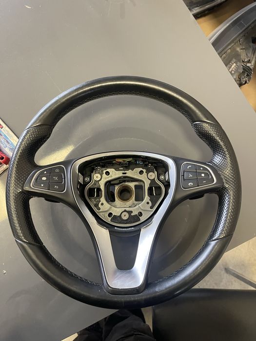 Волан с пера за Mercedes W205