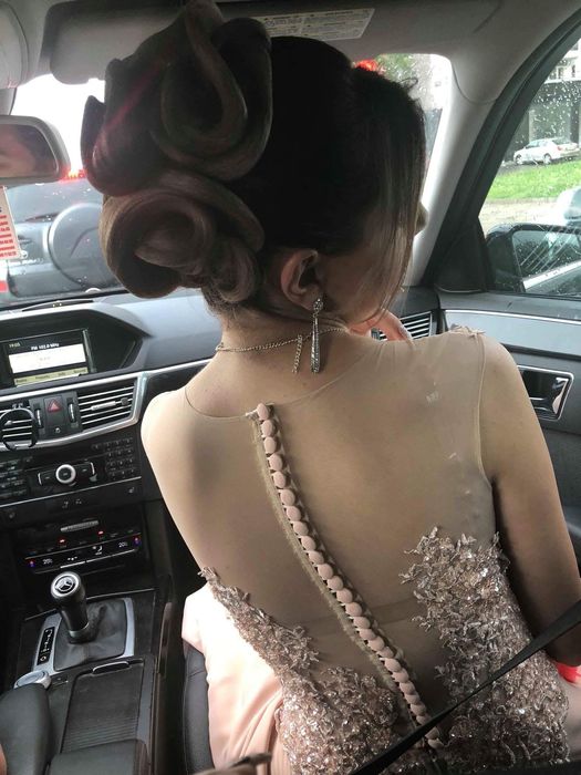 Продавам дълга бална рокля + подарък колие