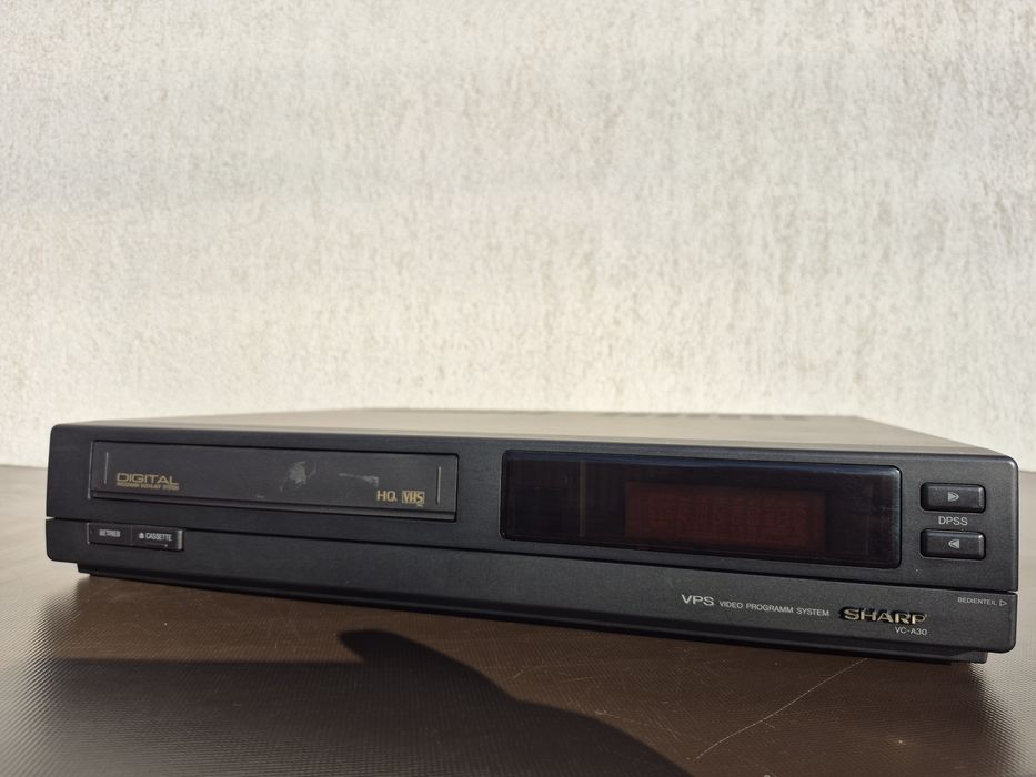Vând video casette recorder marca Sharp model VC-A30GM made in UK