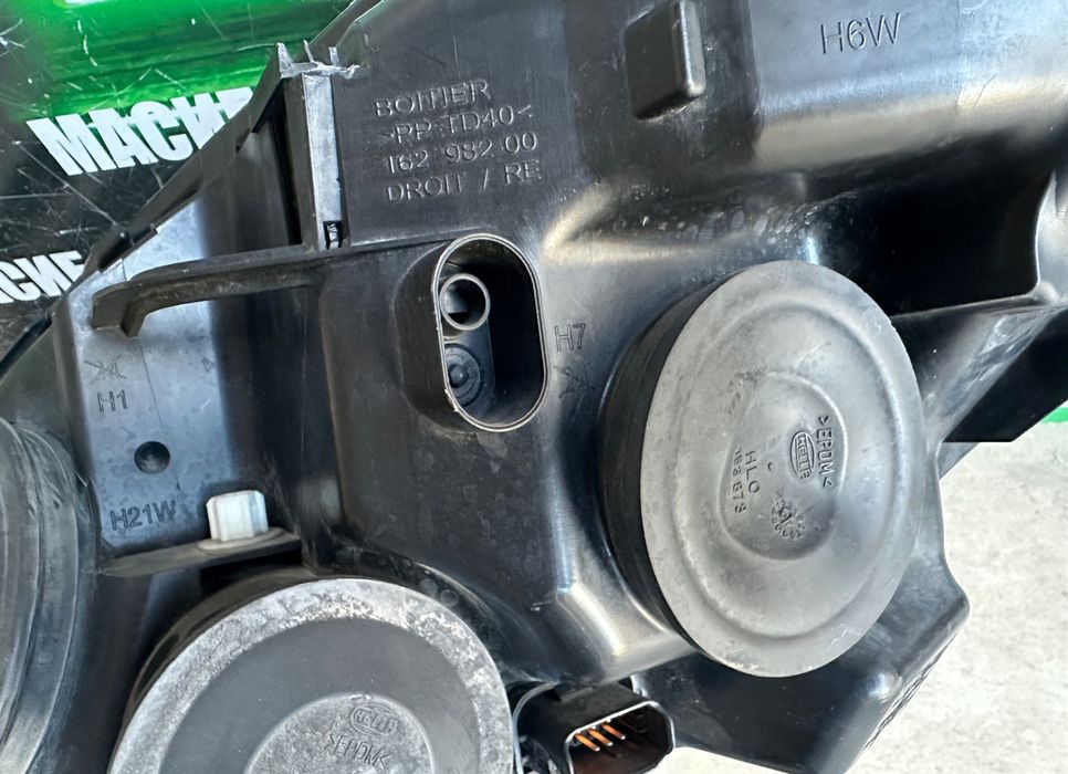 Фар far десен фарове нексенон H7/H1 за Ситроен Ц4 Citroen C4 Picasso