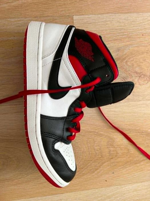 Обувки Nike Air Jordan 1 Mid - 44.5 номер