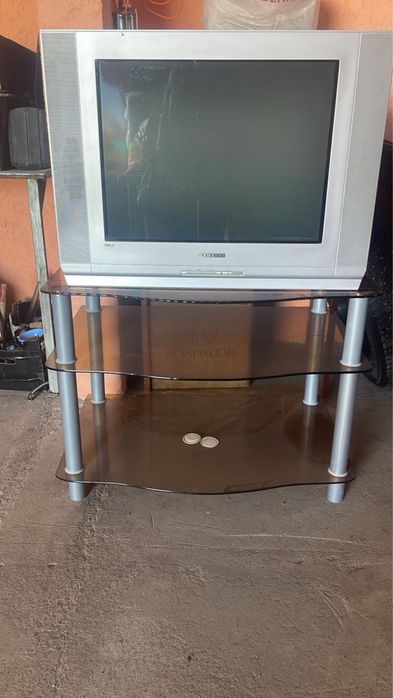 Телевизор с подставкой