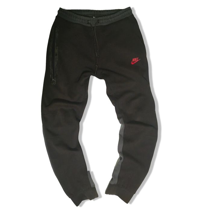 Vând pantaloni Nike Tech Fleece | M