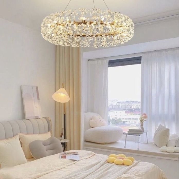 Продам современную люстру