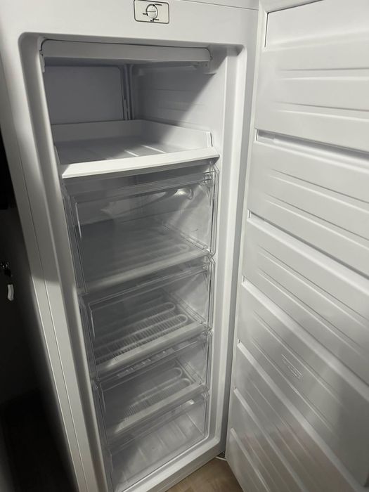 Lada frigorifica si aragaz