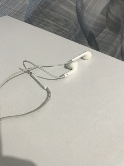 Наушник Iphone