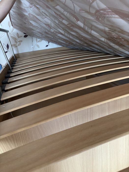 Двуетажно легло със секция