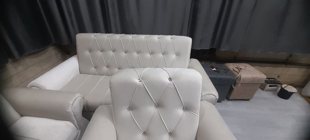 Divan kireslo va oshhona ugoloklarimiz sotiladi