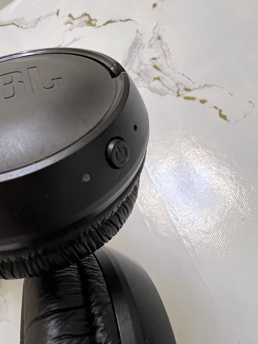 Безпроводной наушник