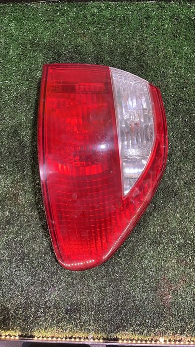 Привозные задние фонари Mazda 626