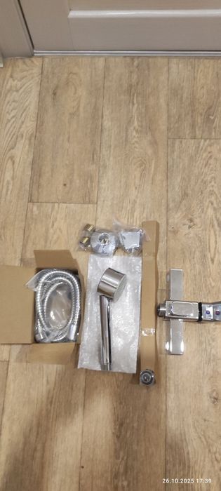 Смеситель для ванной комнаты.