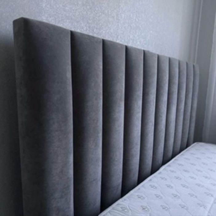 Двуспальная кровать с матрасом