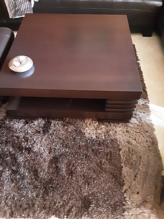 Квадратна холна маса