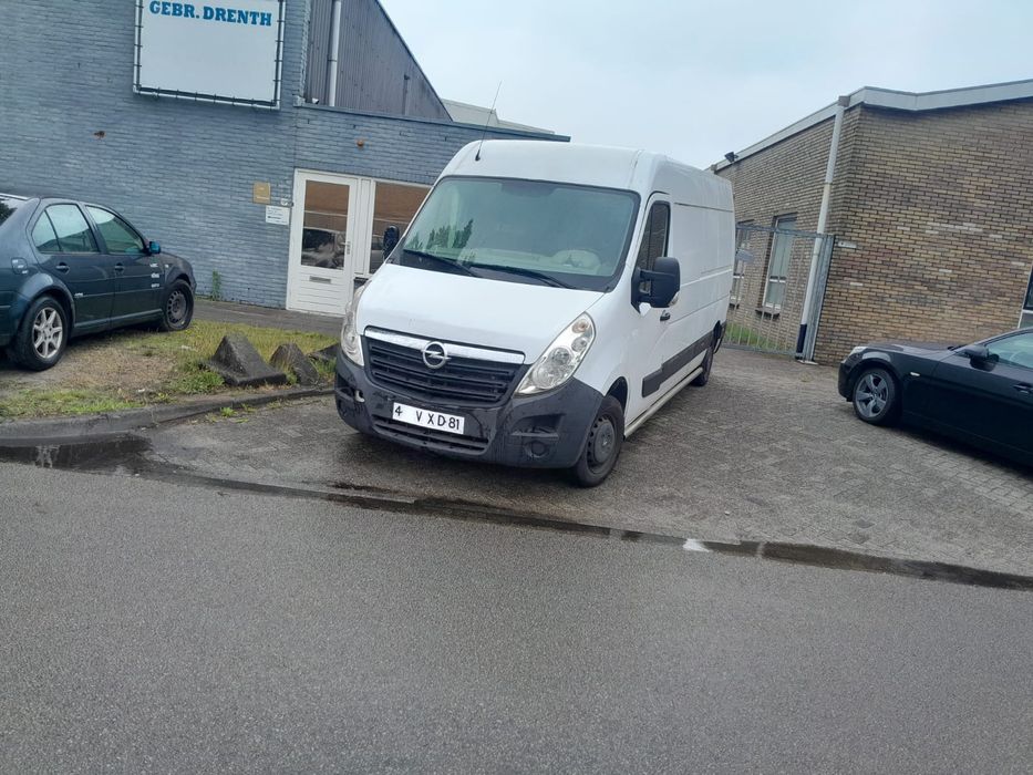 Vând Opel movano