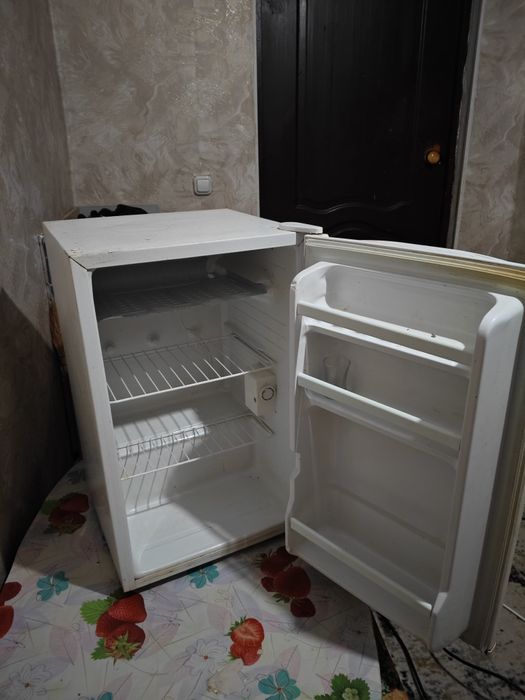Продам срочно мини холодильник