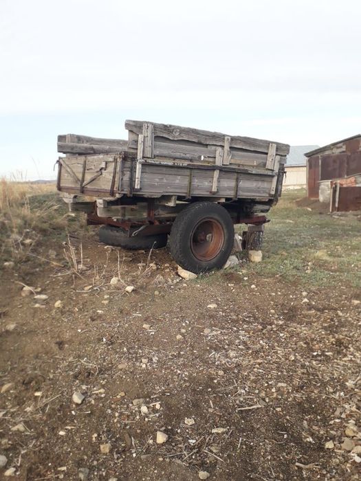 Прицеп для трактора бортовой однооска
