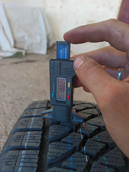 2 Нови бусови зимни гуми 215/65 R16C Bridgestone Blizzak W810 109/107T