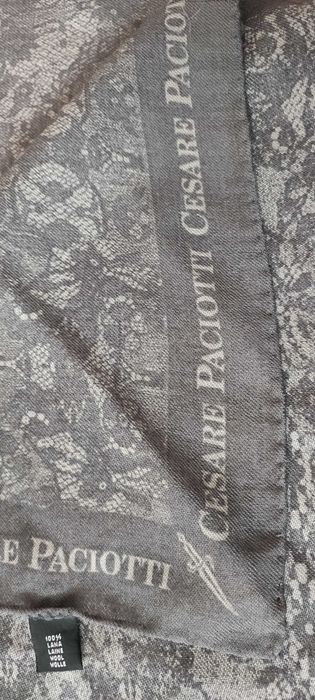 Шал Cesare Paciotti