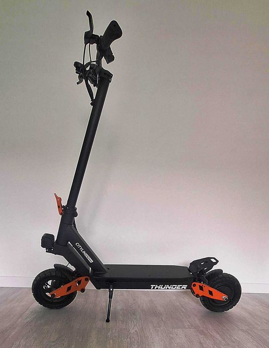 Trotineta electrica 800w48v10Ah: Descoperă orașul în stil electric!