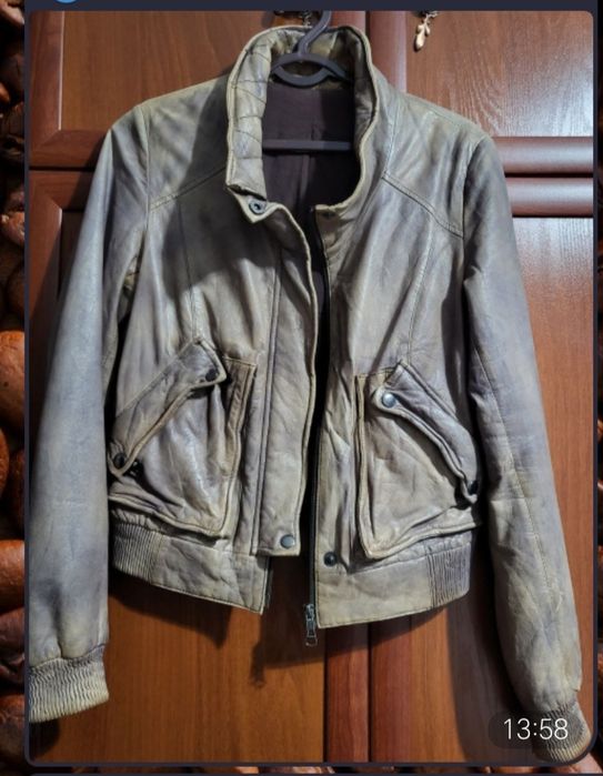 Продаю женскую мини куртку