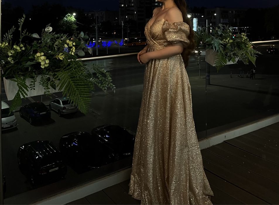 Вечернее золотое платье