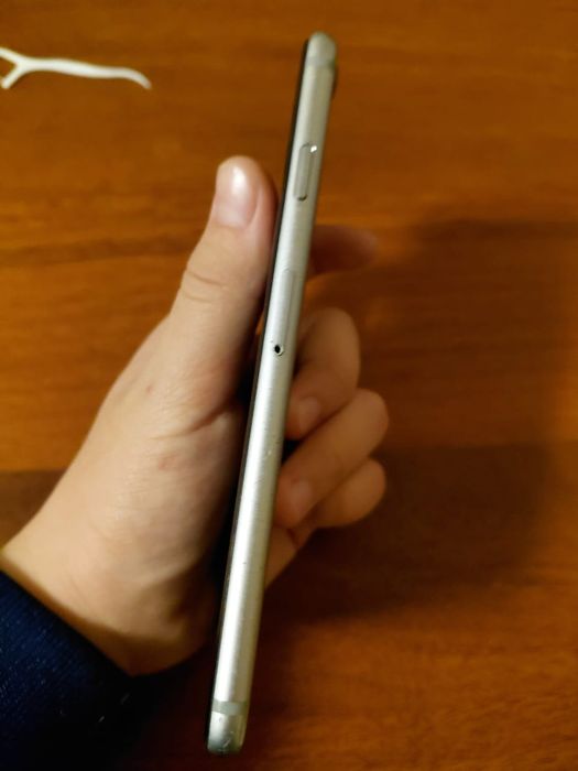 Продам телефон айфон 6+
