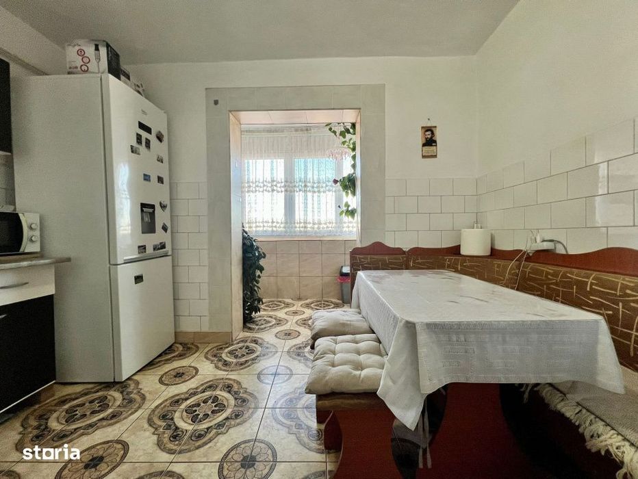 Apartament luminos 3 camere, 2 bai, parcare