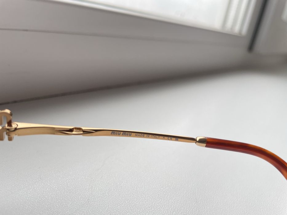 Солнцезащитные очки Miu Miu