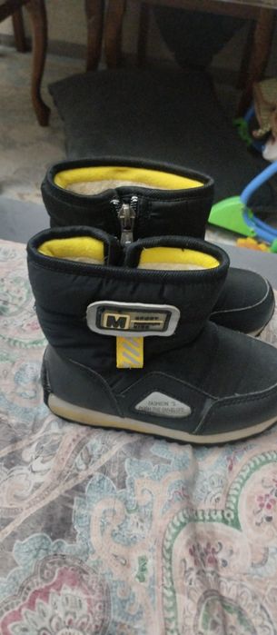 Осение ботинки целые