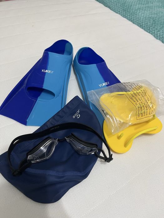 Продам набор для плавания для бассейна в подарок отдам коралки