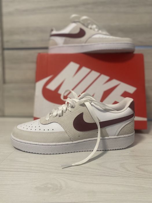 Adidasi nike noi