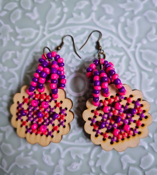 Cercei handmade broderie pe lemn