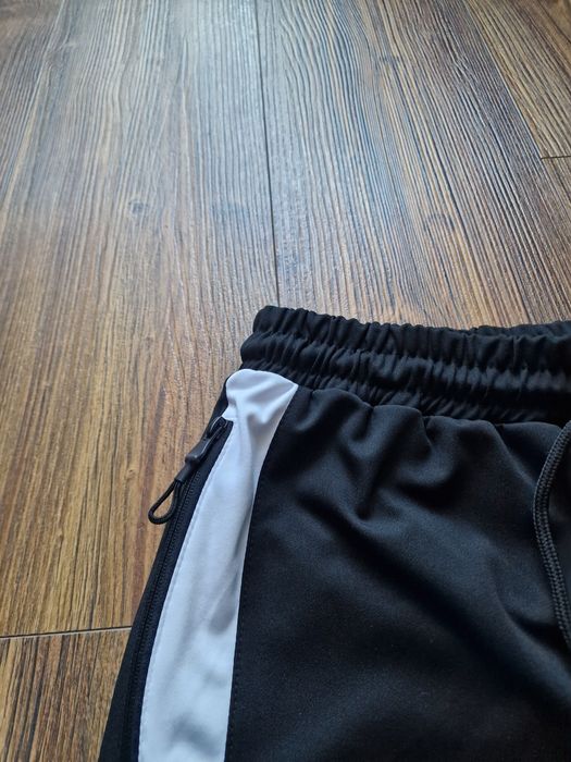 Мъжки спортен екип долнище и горнище размер S M L XL 2XL 
Най-висок кл