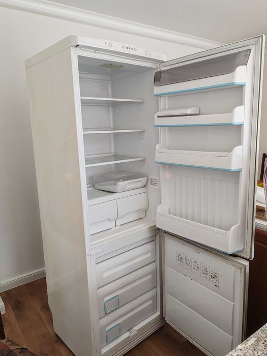 Продавам хладилник ARDO